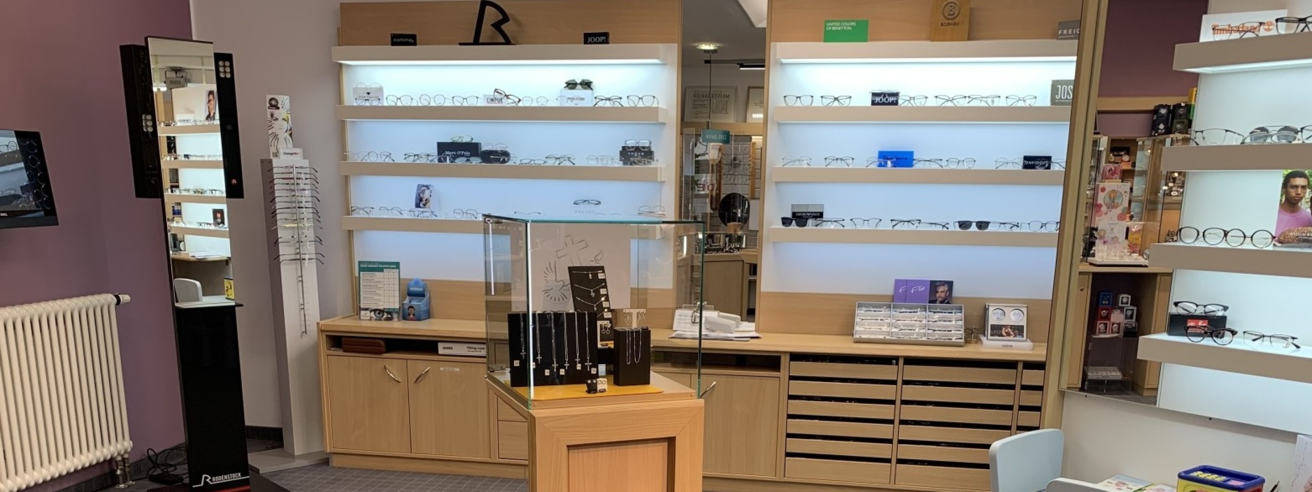 Laden-Ansicht innen; Huber Optik-Uhren-Schmuck